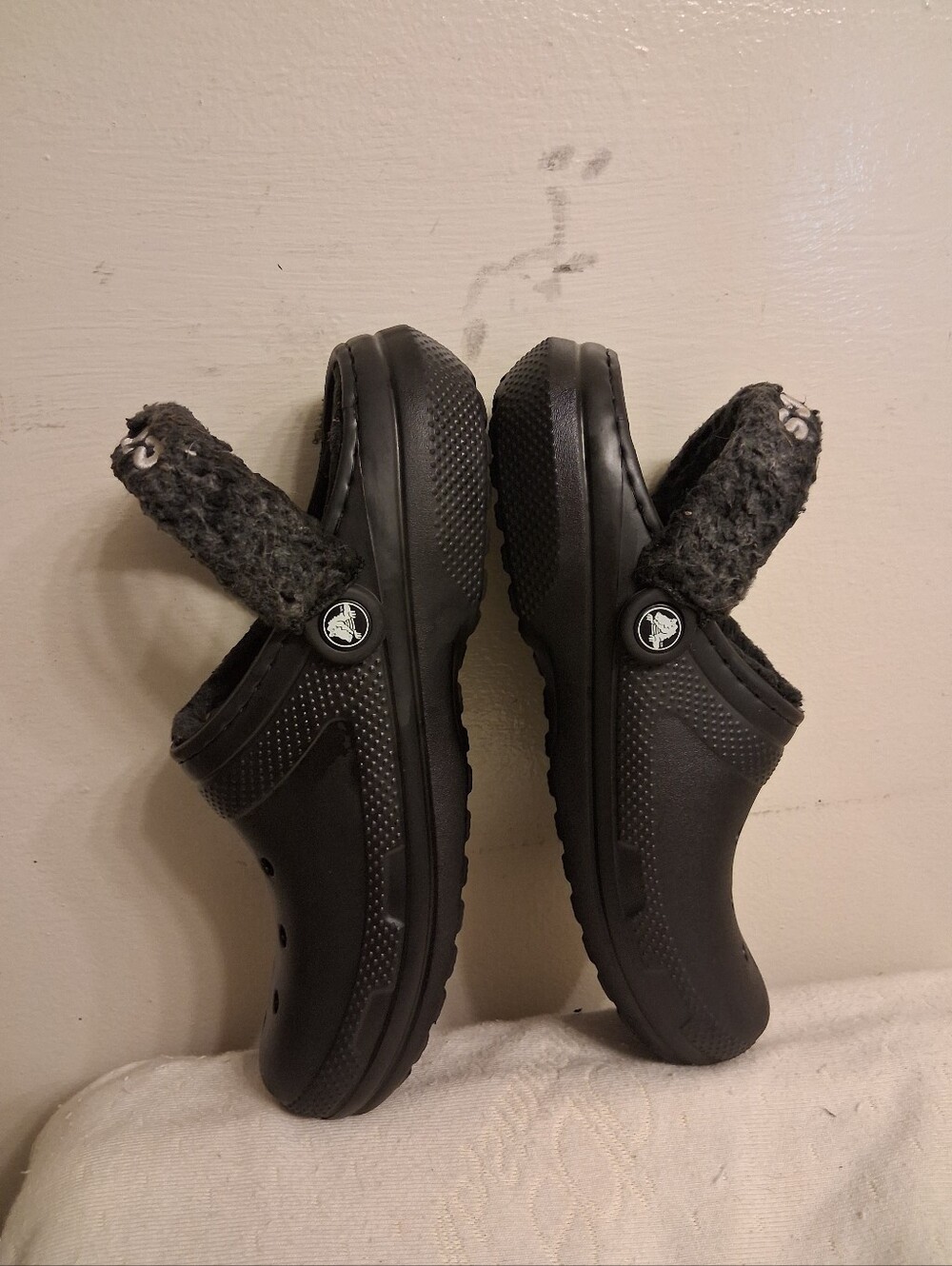 Crocs Womens Classic Lined Clog - Black Size Mens 7, Womens 9 - Picture 2 of 16